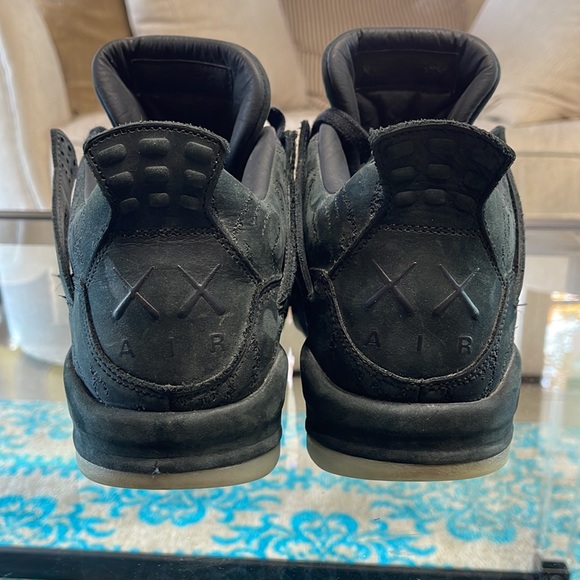 AIR JORDAN 4 RETRO KAWS size 10 - Picture 4 of 5